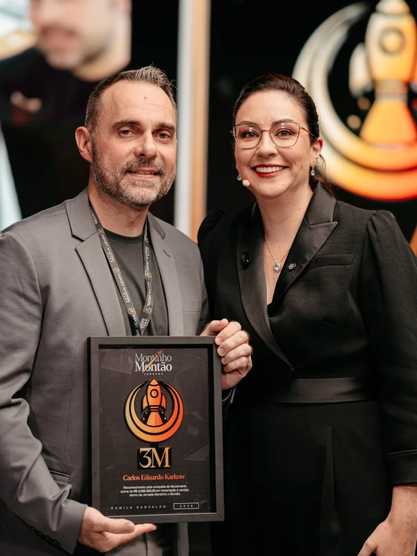 Carlos Eduardo Karlow premiado com a placa 3M