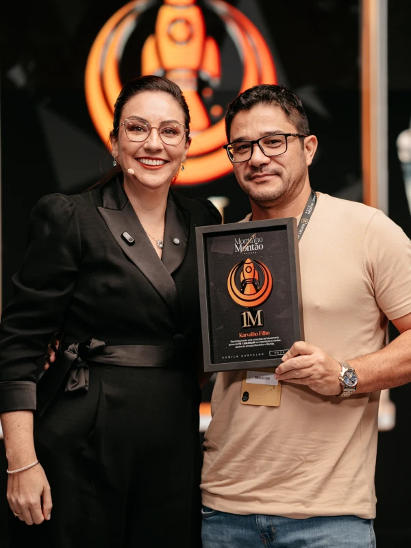 Karvalho Filho premiado com a placa 1M