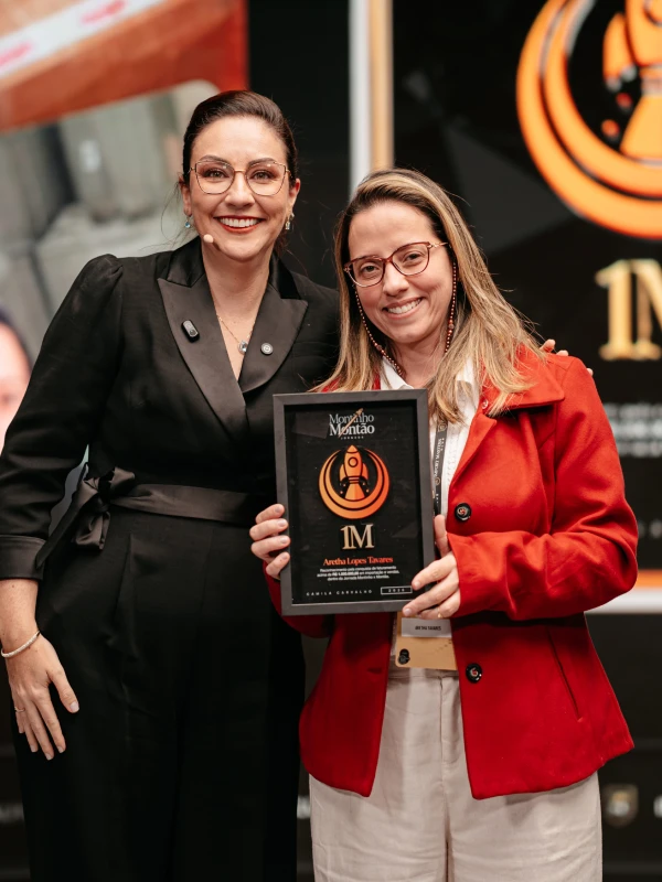Aretha Lopes Tavares premiada com a placa 1M