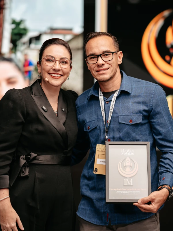 Eustáquio premiado com a placa 1M